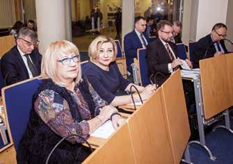 Stępnia, marszałka województwa. Po krótkich życzeniach i chwili refleksji radni przystąpili do pracy nad porządkiem obrad.