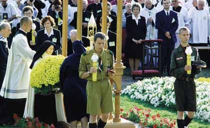 116 Biała służba Toruń 1999 r. porządku etycznego, zachowania Bożych przykazań. Dzielmy się tym Bożym pokojem z innymi, tak jak to czynił błogosławiony kapłan i męczennik Wincenty Frelichowski.