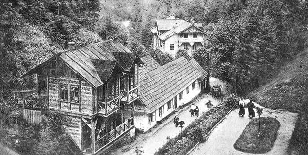 Rozwój uzdrowiska w czasach Medweckich Kotlina Zakładu Zdrojowego w Szczawnym Potoku. Ilustracja przedstawia stan zabudowy uzdrowiska w 1905 r.