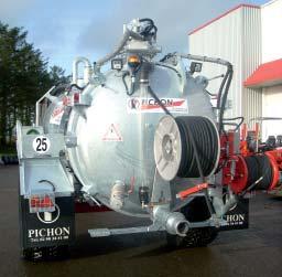 CAŁKOWICIE OTWIERAJĄCE SIĘ SIŁOWNIKAMI HYDRAULICZNYMI Z BLOKADAMI RĘCZNYMI, WERSJA HYDRAULICZNA JAKO OPCJA Hydrauliczny mechanizm zwijania i
