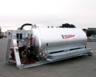 termicznym DIESEL. Wyposażenie całkowicie niezależne  silnikiem hydraulicznym.