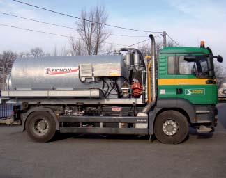 oczyszczaczem wysokiego ciśnienia napędzanym hydraulicznie ze zwijarką i