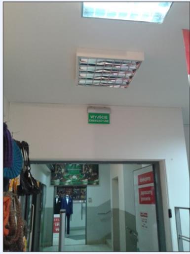 b) awarie oświetlenia - uszkodzone lampy - po wymianie świetlówek lampa dalej nie świeci; W zgłoszeniu HD proszę podać: ilość typ (rodzaj, najlepiej zdjęcie uszkodzonej lampy) Przykład: lampa