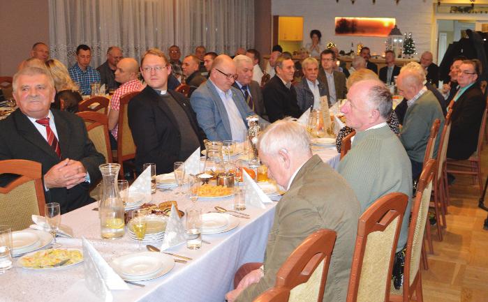 UCHWAŁY ZARZĄDU OKRĘGU PZW W TORUNIU Uchwała nr 49/2017 Na podstawie 48 ust. 2 Statutu PZW, Zarząd Okręgu akceptuje uchwałę nr 11/2017 Prezydium z 13.11.2017r.