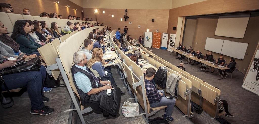 Ta niecodzienna reprezentacja sprawia, że poziom prowadzonych dyskusji staje się bardzo merytoryczny, a zainteresowanie i emocje, jakie wzbudzają festiwalowe debaty są dowodem na to, że tego typu
