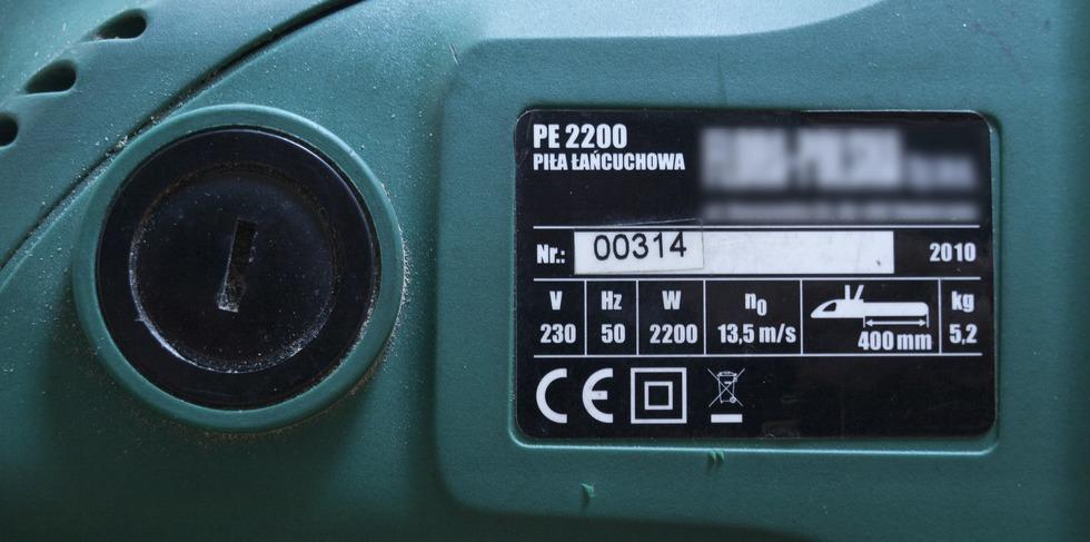 Moc prądu elektrycznego 2.8. Moc prądu elektrycznego Wiesz już, że taka sama praca może być wykonywana w różnym czasie. Wielkością fizyczną, która opisuje, jak szybko wykonujemy pracę, jest moc.