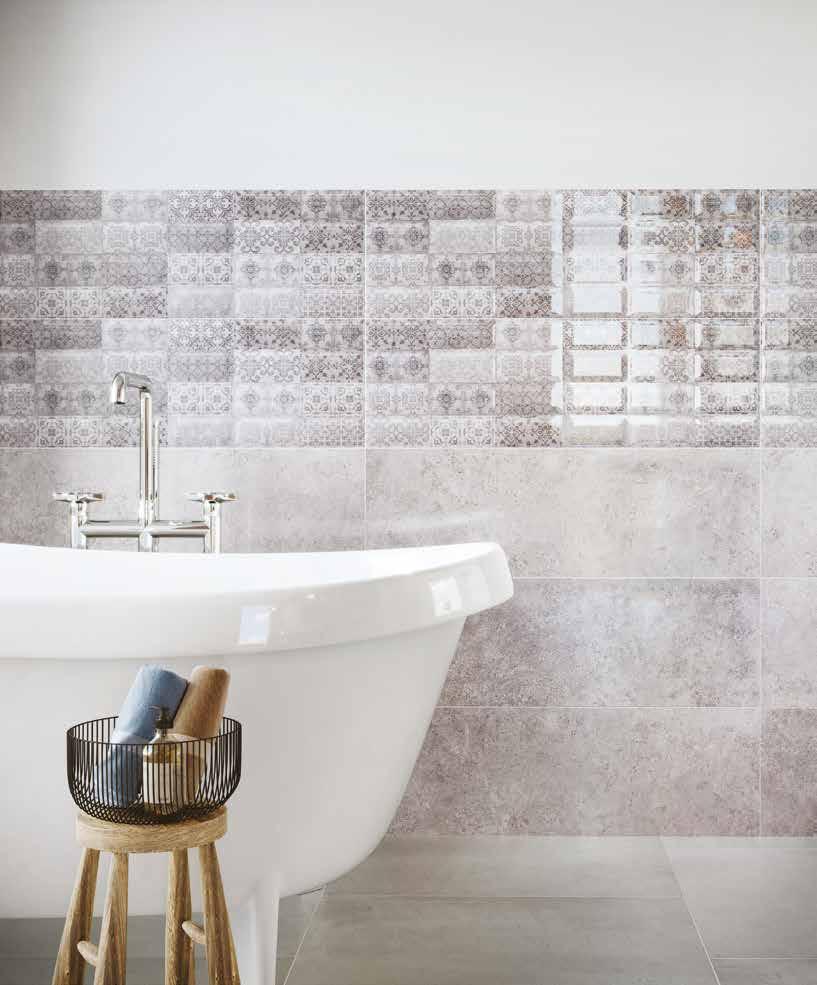 You love the tiles in the colour of smoke. You combine the azulejos purple with the dark blue of the ocean, and the past with the everyday life.