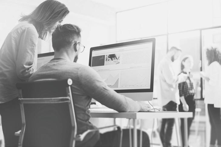 Monitorowanie sytuacji na rynku pracy daje nowe możliwości pracodawcy.