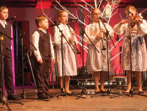 Dwa pierwsze miejsca: Zespół Wokalny A VISTA z Miejskiego Centrum Kultury w Bełchatowie Zespół Wokalny FUEGO z Lipskiego Centrum Kultury Kategoria: dorosłe zespoły wokalne Wyróżnienie Zespół wokalny