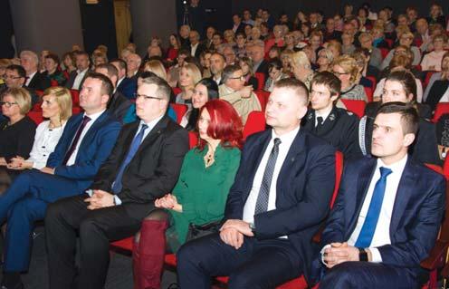 Rodzice dzieci najmłodszych na stronie 6 znajdą informacje dotyczące naboru do prowadzonych przez miasto przedszkoli i oddziałów przedszkolnych oraz zapisów do szkół podstawowych na rok szkolny