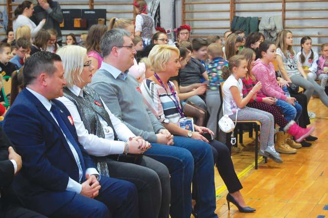 Na scenie w grodzieckiej filii Ośrodka Kultury wystąpiły zespoły: Enigma, Galaktyka i Galway, soliści oraz tancerze. Atmosfera była gorąca, a sala wypełniona po brzegi.