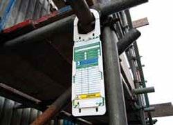 SCAFFTAG MK1 356 mm 208 mm 85 mm 91 mm SCAFFTAG MK I Scafftag to wiodący system znakowania rusztowań, zapobiegający wypadkom podczas pracy na wysokości, i system zarządzania procedurami kontroli