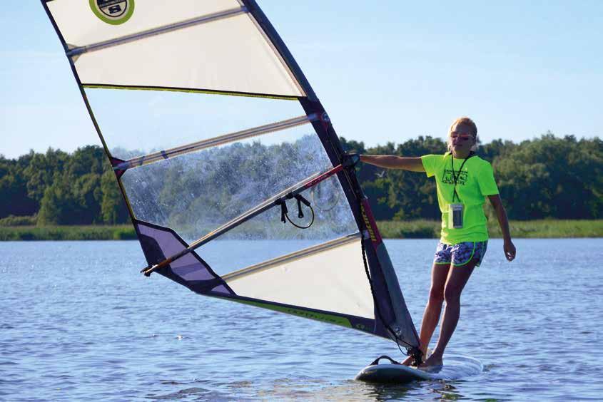Kadra: ratownicy wodni, tancerze, instruktorzy: windsurfingu, survivallu, paintballa, pierwszej pomocy, fitness i strzelectwa sportowego.