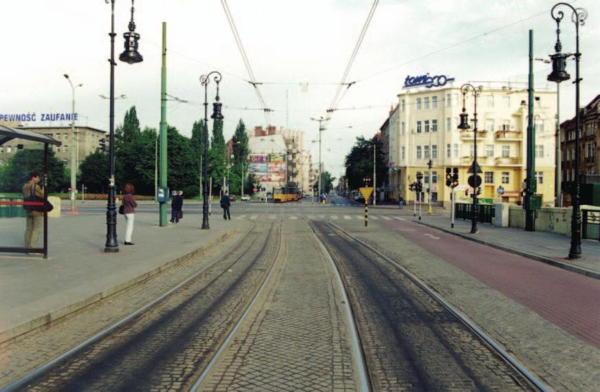 Jacobsohn), willa z ogrodem Augusta Neukrenza na narożniku ul. Zwierzynieckiej nr 1 i Roosevelta nr 18- -20. 16 Kamienica narożna nr 12, zbudowana w konstrukcji ryglowej w tzw.