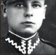 1 Symbol losów Polski Obława Augustowska była największą powojenną sowiecką zbrodnią dokonaną na Polakach. W toku szeroko zakrojonej akcji pacyfi kacyjnej aresztowano ponad 7 tys. osób, a los ok.