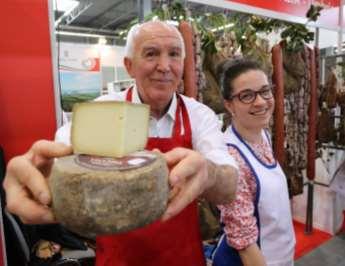 VIII Międzynarodowe Targi Turystyki Wiejskiej i Agroturystyki AGROTRAVEL GŁÓWNE WYDARZENIA: IMPREZA WYSTAWIENNICZA PREZENTACJA OFERTY WYPOCZYNKU NA WSI, KONKURSY, SCENA KULTURY, JARMARK PRODUKTÓW