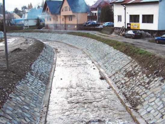 3 Zakończenie odbudowy koryta Kryniczanki Dobiegły końca trwające kilka miesięcy prace przy odbudowie i umocnieniu koryta potoku Kryniczanka w Krynicy-Zdroju.