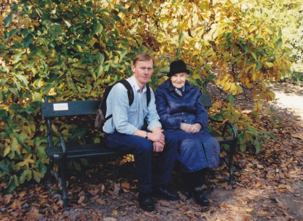 twierdzenia jej habilitacji w 1963 roku, a także wyjazdu do USA w charakterze visiting professor.