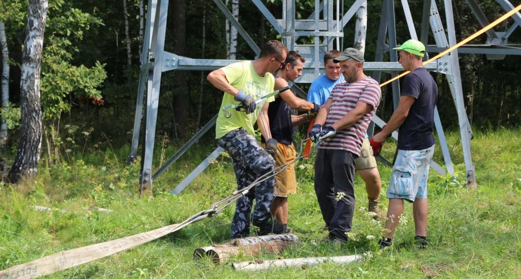 opuszczono ramię dźwigu, którego koniec, znajdujący się na wysokości 30 metrów ponad ziemią, mógł być łatwym celem piorunowego