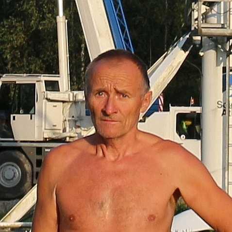 Pierwszą część fundamentu pod wieżę wykonałem w roku 2014. Wtedy też skręciłem samodzielnie platformę.