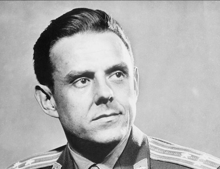 w wyniku nieudolnie przeprowadzonej operacji usunięcia nowotworu.