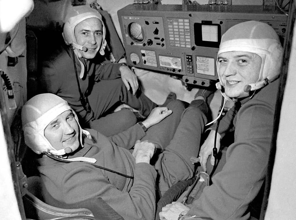wraz z makietą lądownika księżycowego. Tymczasem 16 lipca Saturn V wyniósł w kierunku Księżyca statek Apollo-11 i 20 lipca 1969 roku Księżyc został zdobyty przez amerykańskich astronautów.