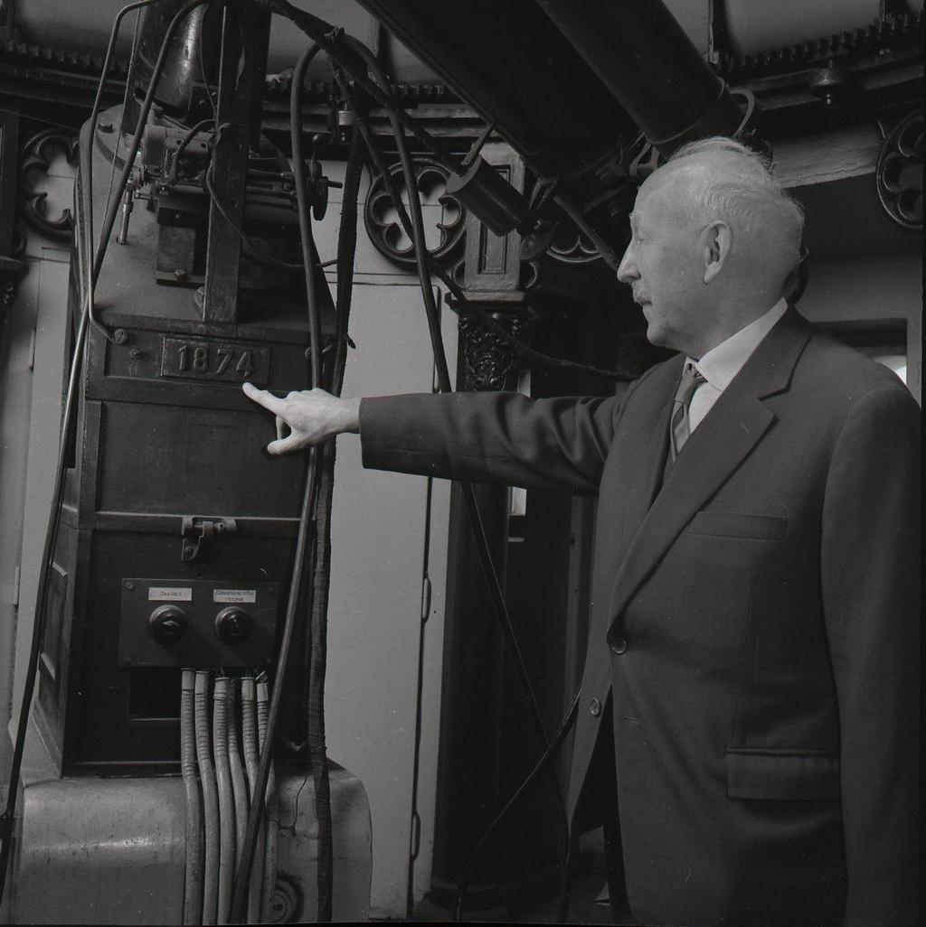 Nie do przecenienia jest jego działalność w licznych towarzystwach i organizacjach naukowych. W latach 1952 1955 i 1955 1958 był wiceprezydentem Międzynarodowej Unii Astronomicznej (MUA).