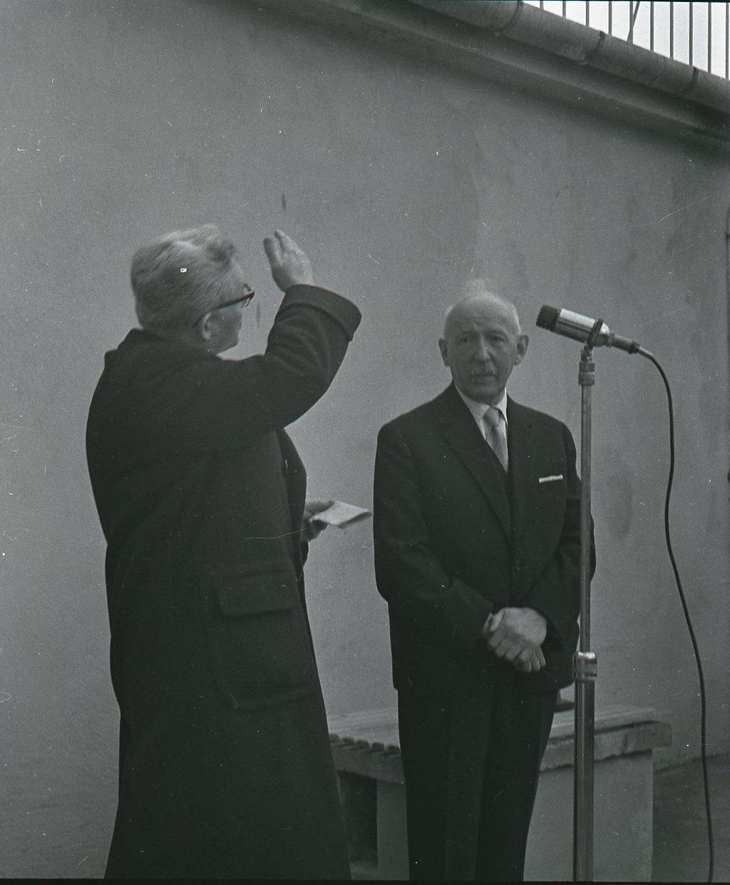 Uroczyste otwarcie Obserwatorium na Forcie Skała w maju 1964 roku. (z prywatnego archiwum autora). Tablica na grobie prof.