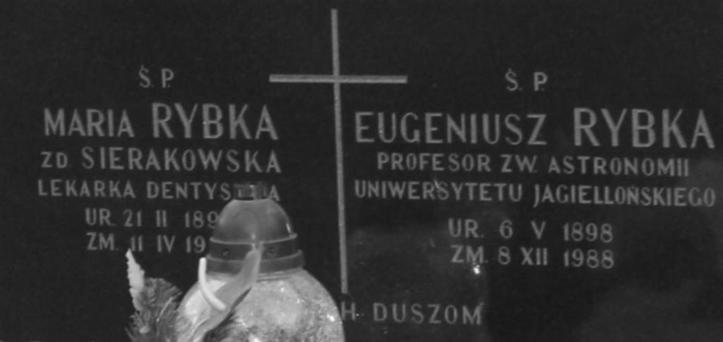 Grób znajduje się na cmentarzu rakowickim w Krakowie, jako pierwszy, w II rzędzie kwatery CI.