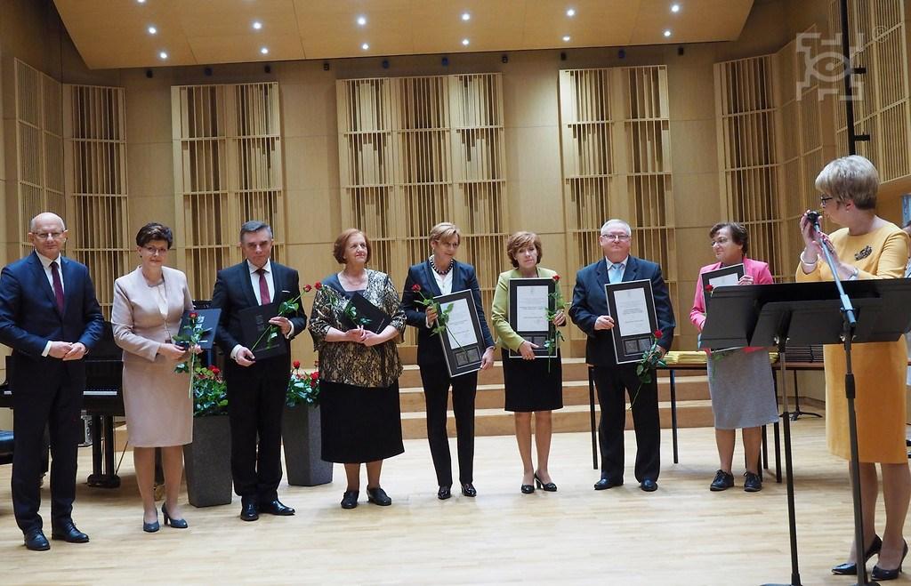 Podczas uroczystości wyróżniono medalem 700-lecia osoby szczególnie zasłużone dla Lublina, za działalność na rzecz kultury, oświaty i życia społecznego.