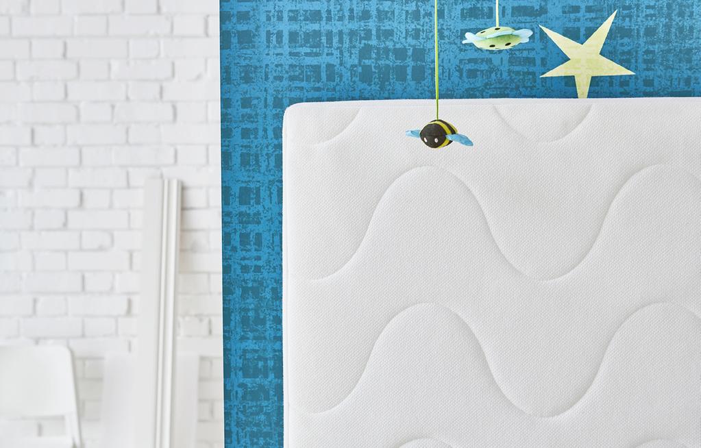MATERIAŁY PRASOWE IKEA / LUTY 2018 / 28 PH148443 Materac dla niemowląt KRUMMELUR ma dwie różne powierzchnie;