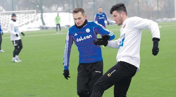Z różnych przyczyn w sparingu udział nie mogli wziąć: Paweł Komar, Przemysław Grajek, Damian Leśniak, Tomasz Andrzejuk, Kamil Dmowski, Jarosław Kosieradzki, Sebastian Czapski.