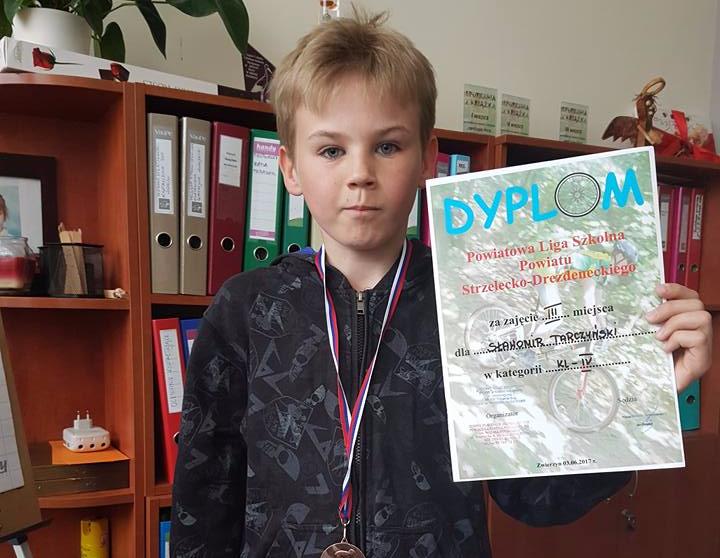 Gazeta Lubuska Numer 29 06/2017 Strona 8 wwwgazetalubuskapl WWWJUNIORMEDIAPL Liga kolarska i nasi zwycięzcy Agata Kabs zajęła pierwsze miejsce w powiatowej lidze szkolnej w kategorii klas I- VI w