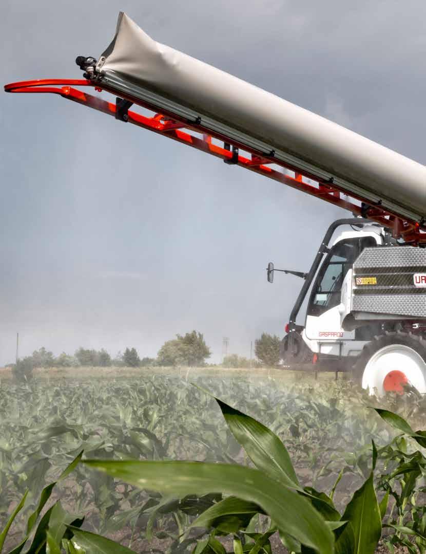 URAGANO POWIEW ZMIAN 16 Na żądanie opryskiwacz można wyposażyć w specjalny rękaw powietrzny pozwalający ograniczyć znoszenie drobin środków chemicznych przez wiatr oraz zwiększyć skuteczność