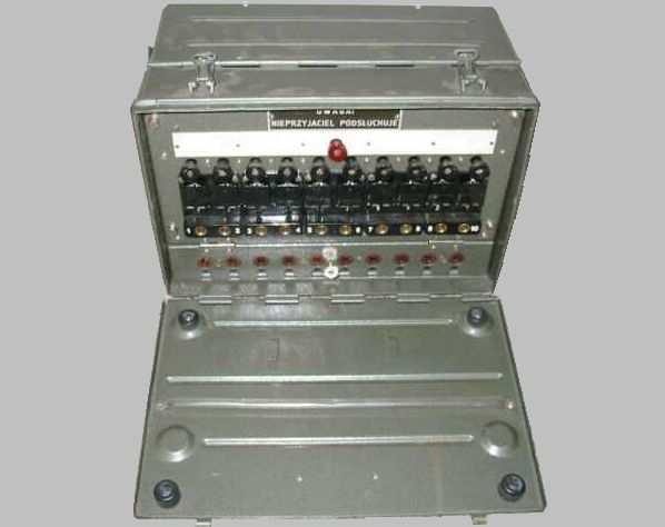 ŁP-10 i ŁP-10MR wykorzystywanych od lat 50 do 90. Były to łącznice systemu MB (miejscowej baterii), przystosowane do współpracy z induktorowymi aparatami telefonicznymi.