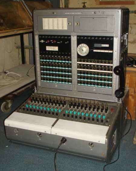 Centrala P-198M1 Centrale były wykorzystywane jako samodzielne urządzenia ale również montowane na bardziej rozbudowanych aparatowniach.