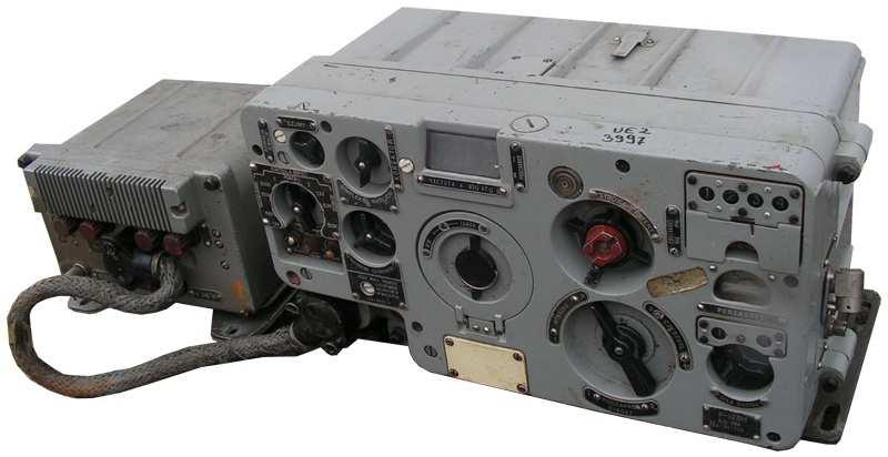 Radiostacja R-123z Kolejną radiostacją z tych, które były montowane w wozach dowodzenia była radiostacja R-130.