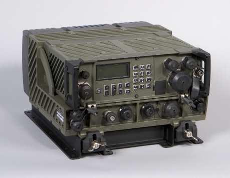 Radiostacja RRC 9311 Drugim głównym producentem sprzętu radiowego dla polskiej armii została firma Harris, która wyprodukowała