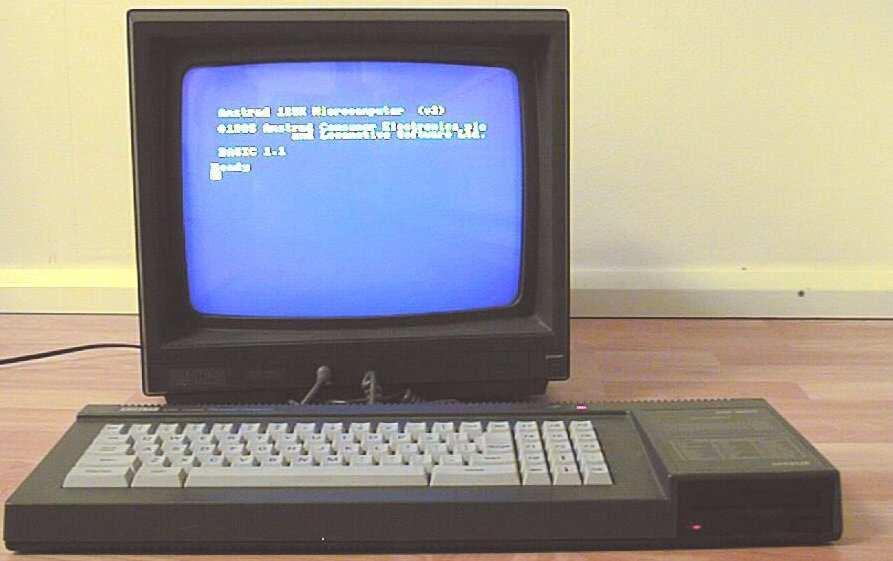 Komputer Amstrad-Shneider CPC-6128 Lata 90-te to intensywny rozwój informatyki na całym świecie, także w wojsku.