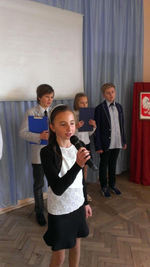 Uczniowie przygotowali piękną akademię z okazji tego święta.