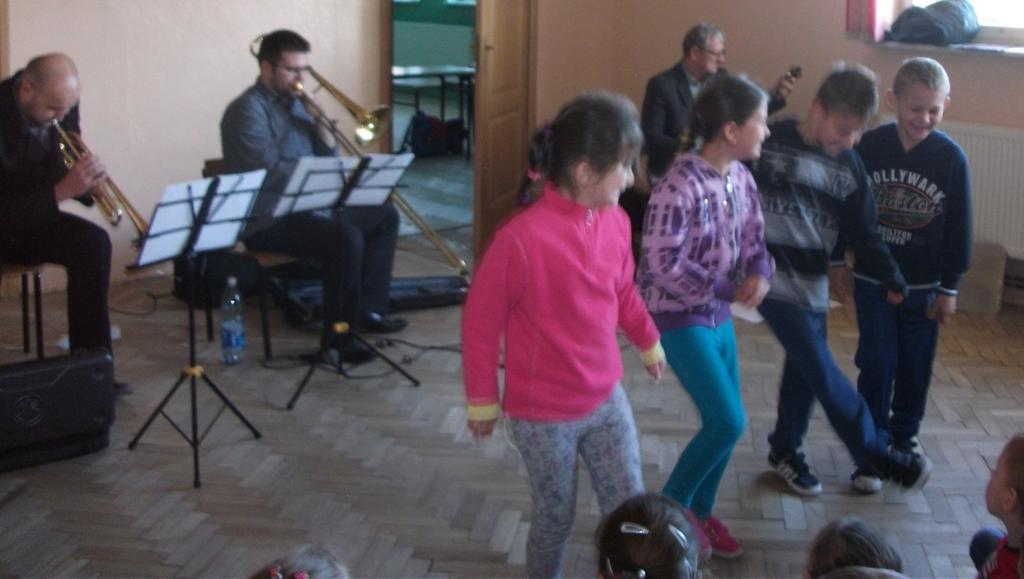Później usłyszeliśmy kilka utworów zagranych na tych instrumentach z udziałem puzonu.