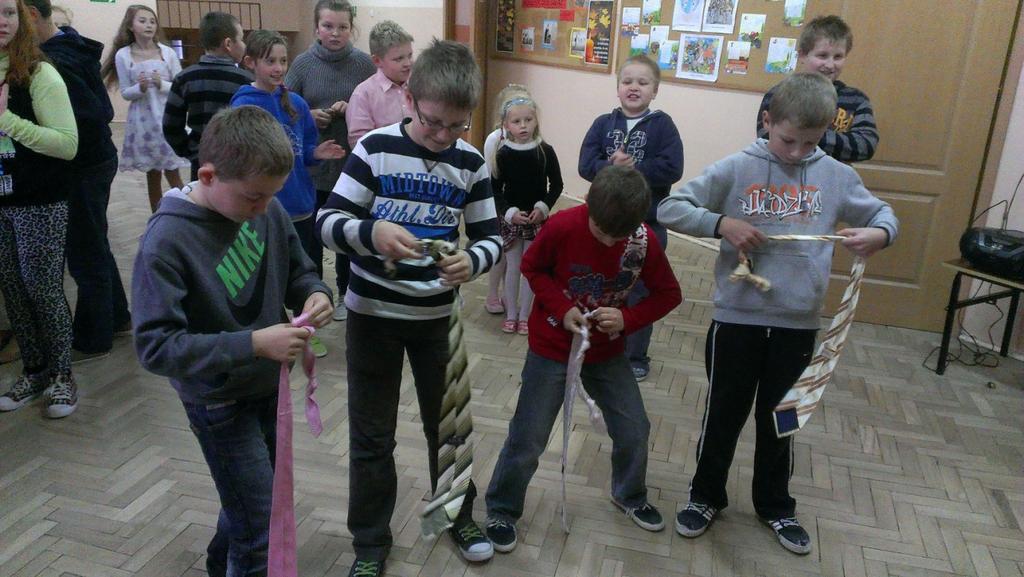 Był pochmurny, ciemny dzień, przez co był lepszy klimat do zabawy.
