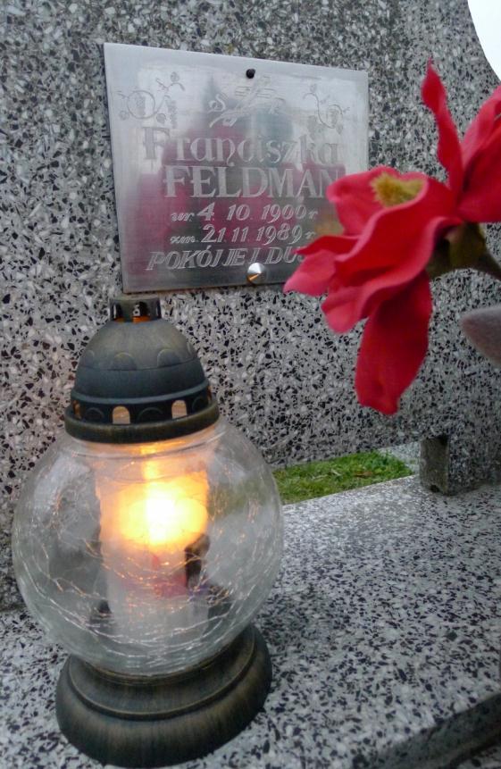Dzisiaj, 21 listopada jest 23 rocznica śmierci babci Franki. Pojadę zapalić świeczkę na jej grobie.