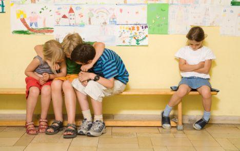 Rodziców, którzy chcą: Czasami tylko przychodzi pytanie: dlaczego nie rozmawiam z moim dzieckiem, przecież cały czas mu tłumaczę, że musi mierzyć cukier, dyscyplinuję do korekty.