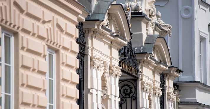 200 lat tradycji 21 wydziałów, 30 jednostek naukowo-dydaktycznych 44 400 studentów 3200 doktorantów 7200