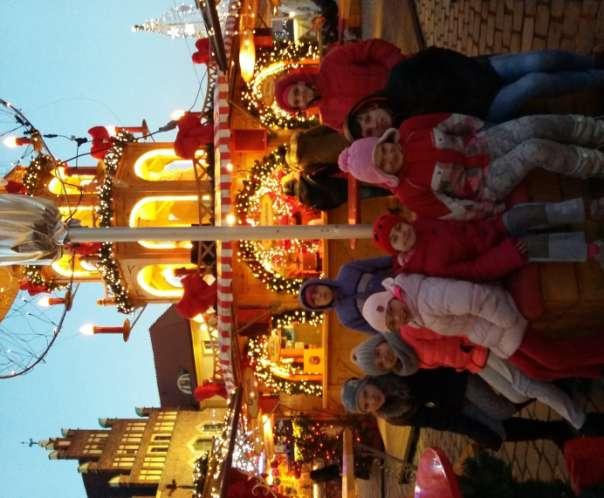 Jarmark bożonarodzeniowy Dnia 12.12 grupa III odwiedziła Jarmark Bożonarodzeniowy na wrocławskim rynku, aby poczuć magię świąt.