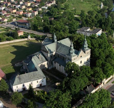 DZIEDZICTWO KULTUROWE Klasztor Kanoników Regularnych Laterańskich Najcenniejszym zabytkiem Gminy Mstów jest kościół Wniebowzięcia Najświętszej Maryi Panny i klasztor Kanoników Regularnych