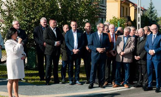 Nr 43/17 październik 2017 5) na odbiór i zagospodarowanie odpadów komunalnych od właścicieli nieruchomości zamieszkałych na obszarze Gminy Czyżew zakończone wyborem oferty firmy Przedsiębiorstwo