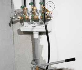 REMS Push Ręczna pompa kontrolna Niezawodna pompa kontrolna do sprawdzania ciśnienia i szczelności instalacji rurowych i zbiorników.