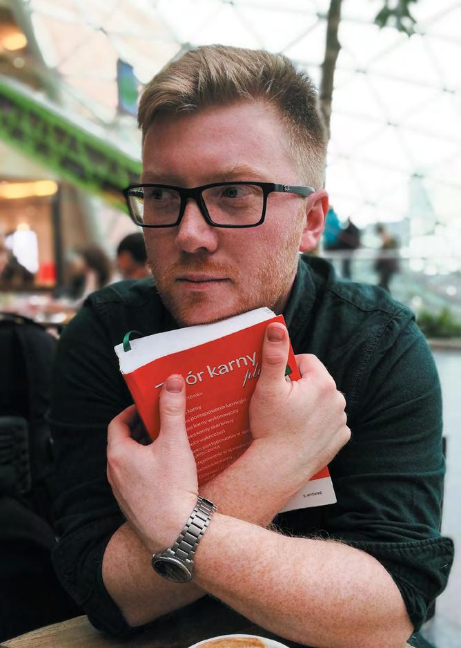 WYBITNI O RZECZACH RODACY WAŻNYCH Poezja jest przestrzenią wolności i poszukiwania prawdy Rozmowa z Tomaszem Snarskim, człowiekiem wszechstronnym: naukowcem, adwokatem, poetą, działaczem społecznym